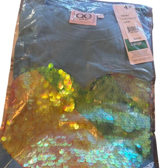 QUEER EYE Fab 5 Pride Rainbow Sequined Heart Tee Unisex Size L New with Tag SOO - Picture 7 of 8